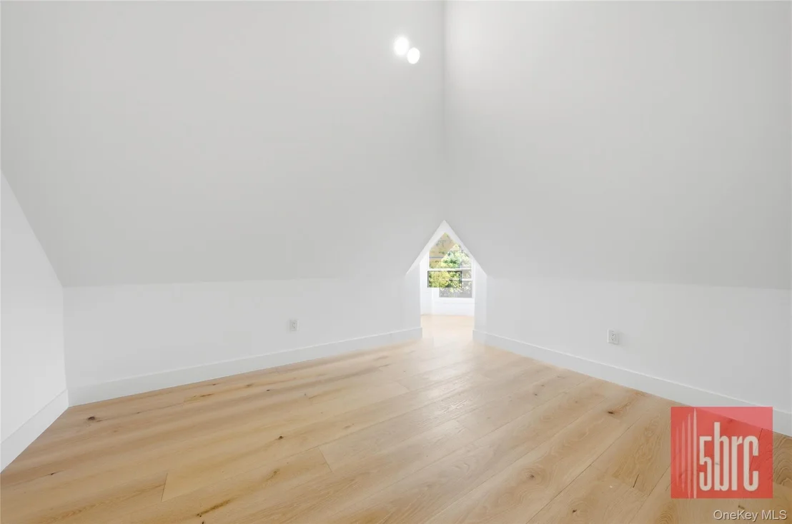 Photo of 1205 Beverley Road