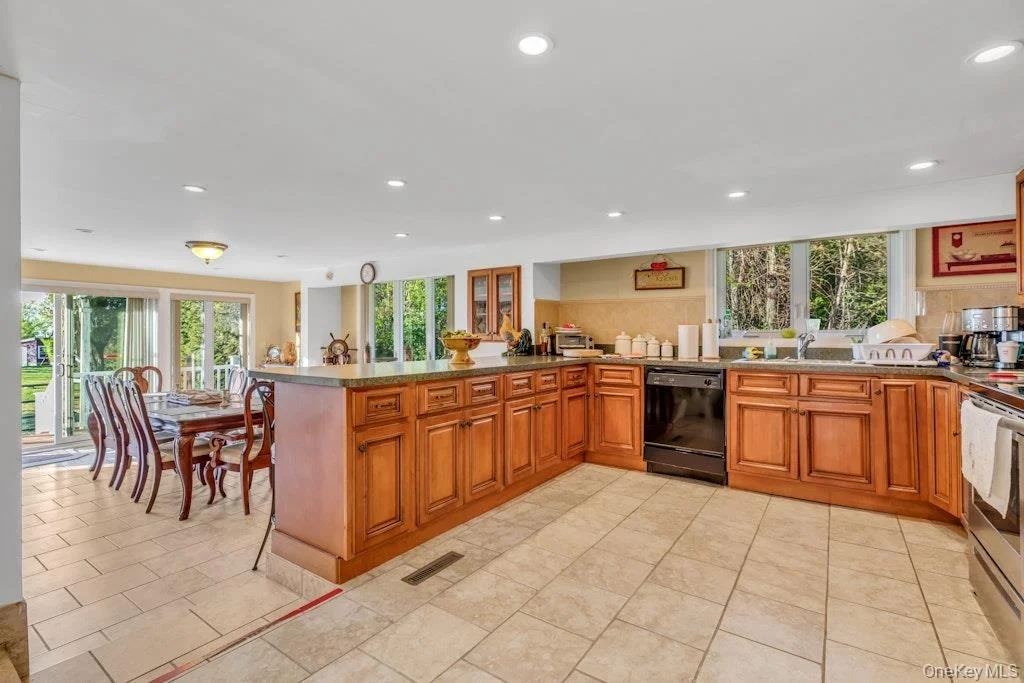 Photo of 995 Red Fox Road