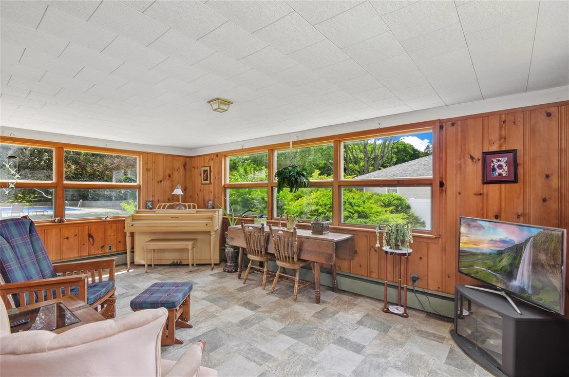 Photo of 16 Colonial Drive