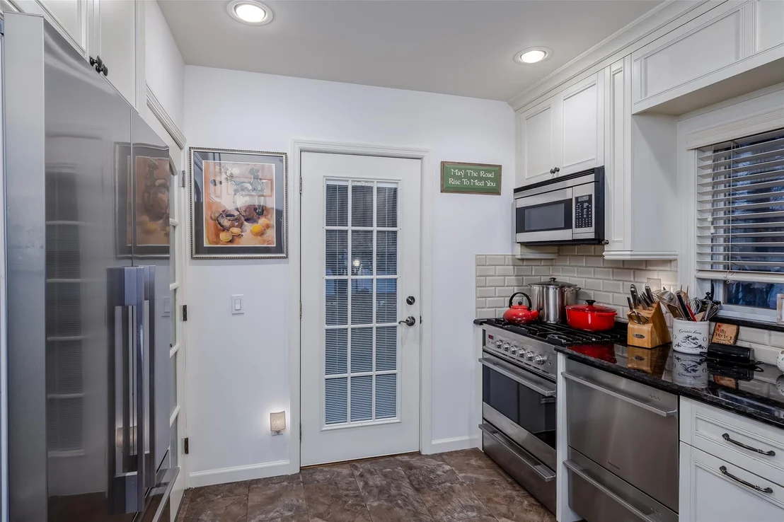Photo of 2376 Newbridge Road