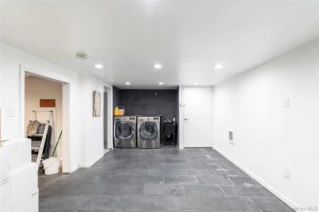 Photo of 21 Barnard Avenue