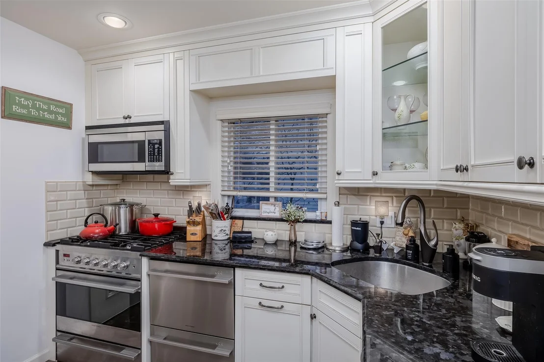 Photo of 2376 Newbridge Road