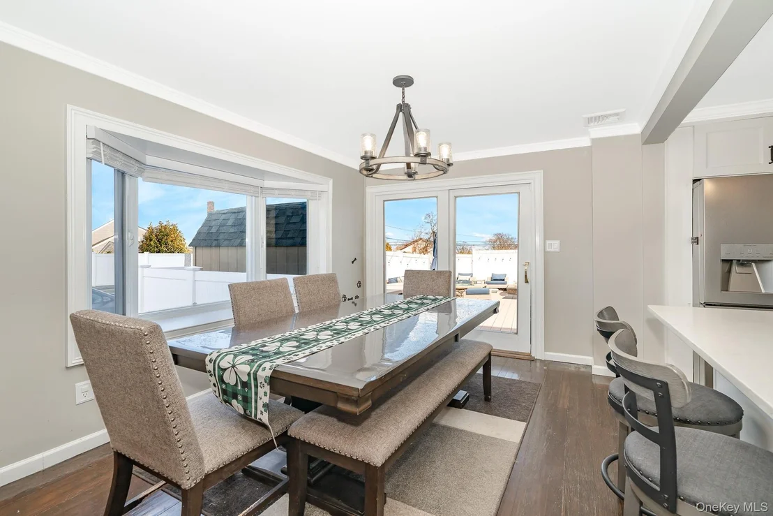 Photo of 2431 Riverside Drive