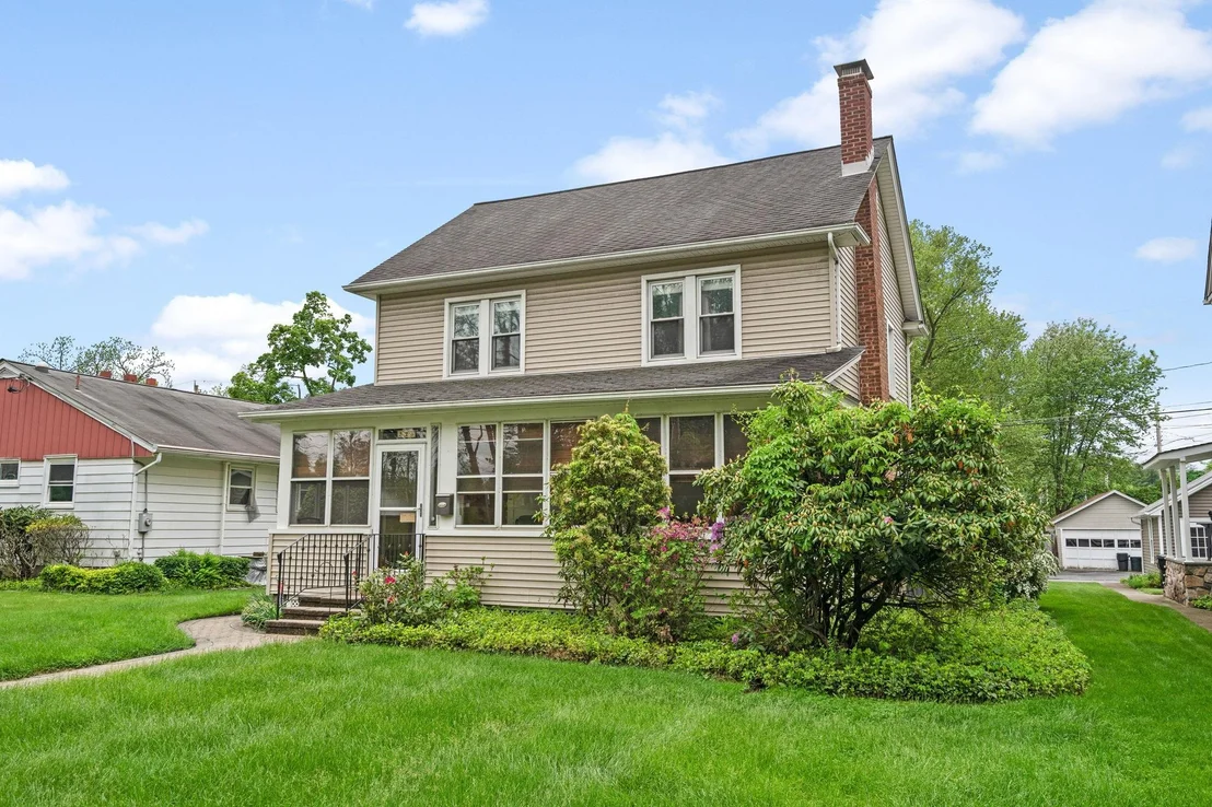 Photo of 323 Hooker Avenue