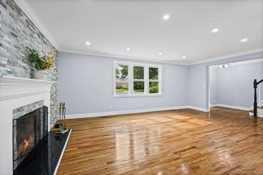 Photo of 81 Rowe Avenue