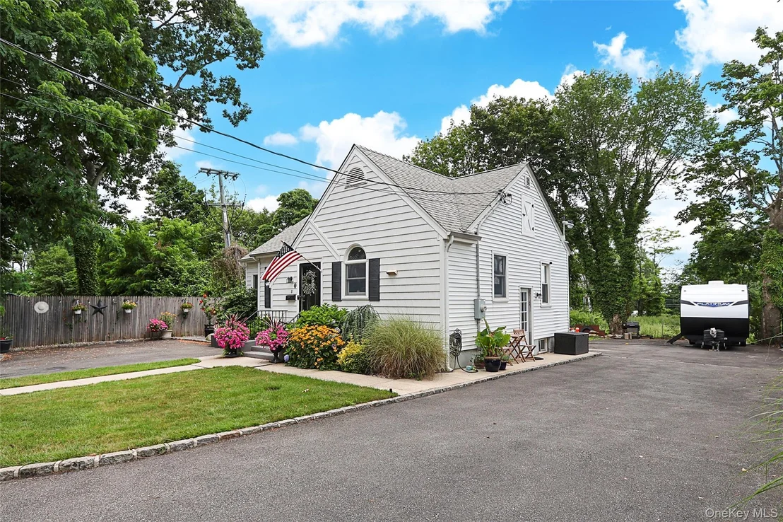 Photo of 8 Dumond Place