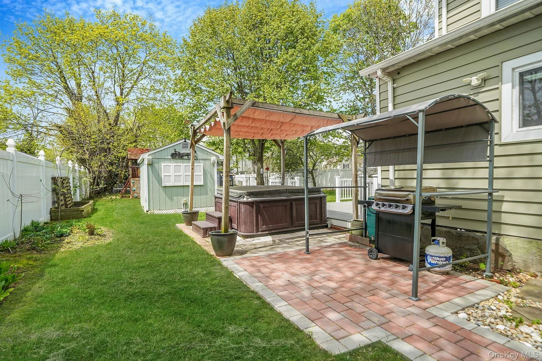 Photo of 74 Maple Avenue