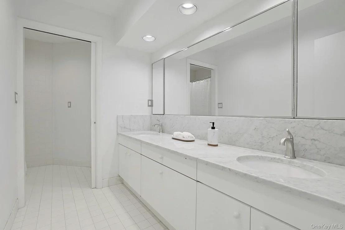 Photo of 10 Cypress Point Drive