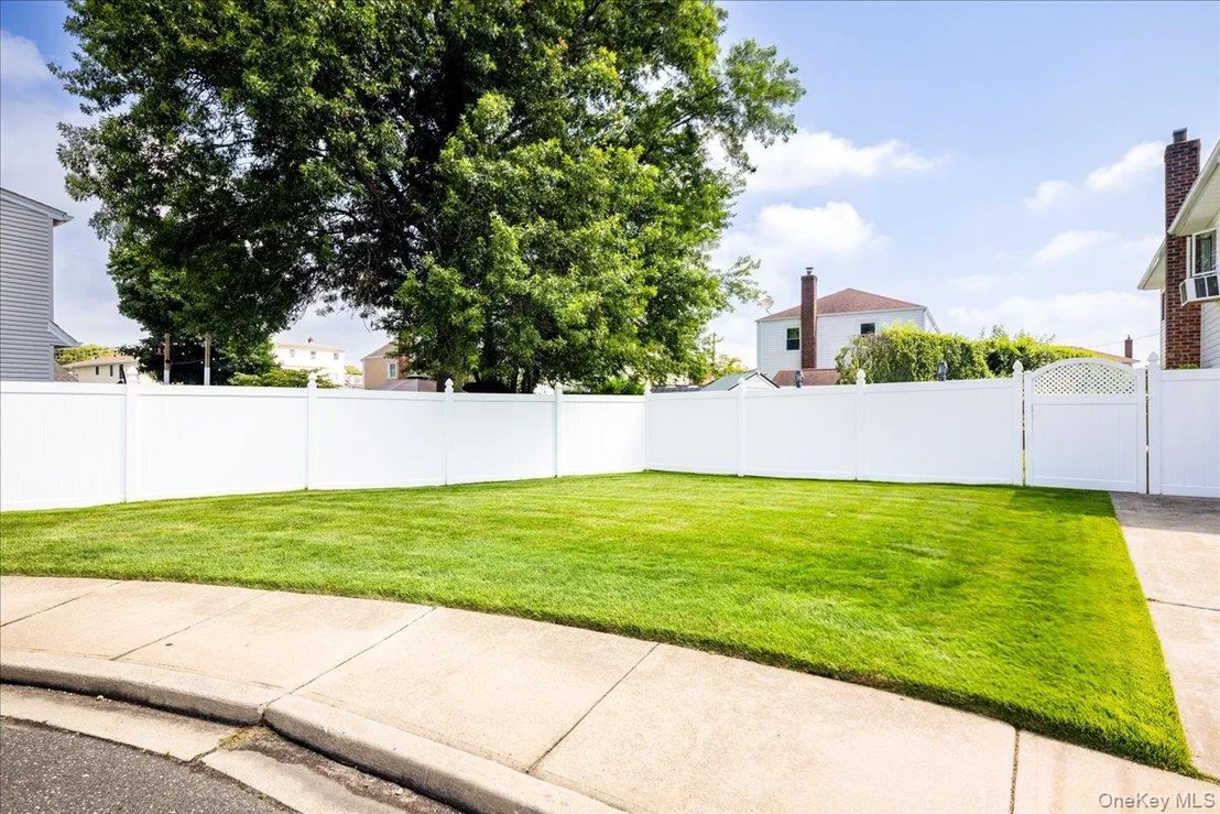 Photo of 242 Seidman Place