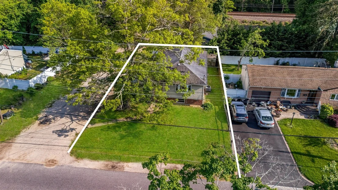 Photo of 38 Moffitt Boulevard
