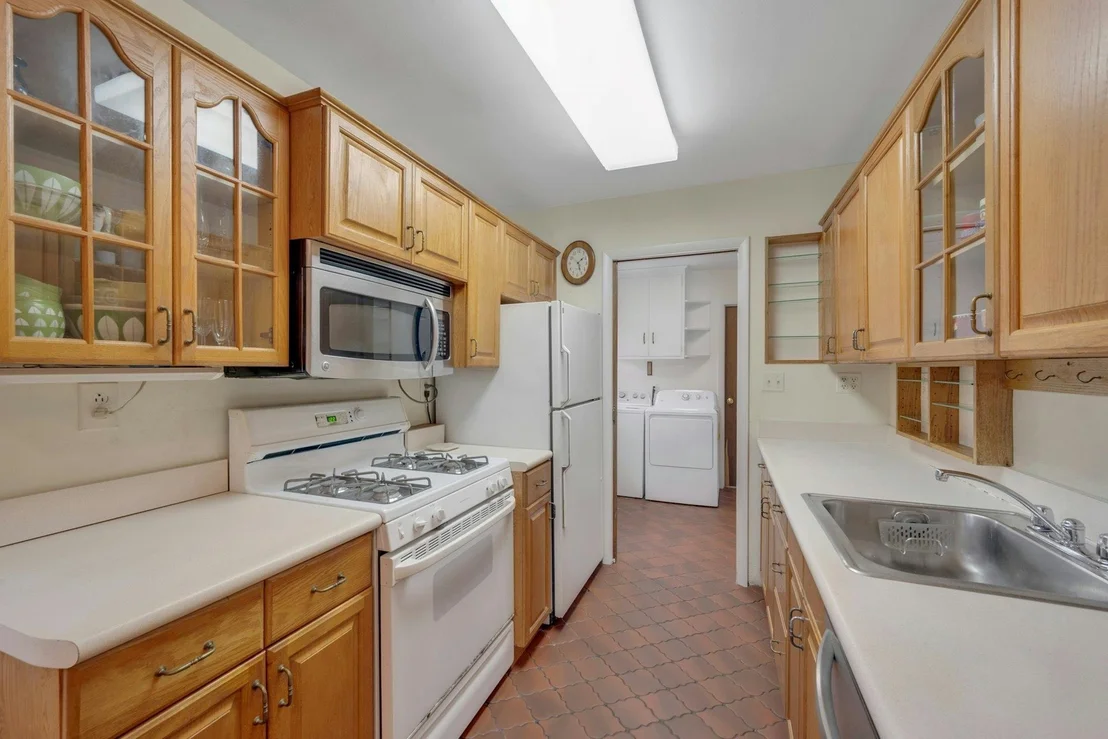 Photo of 180 N Hampton Drive