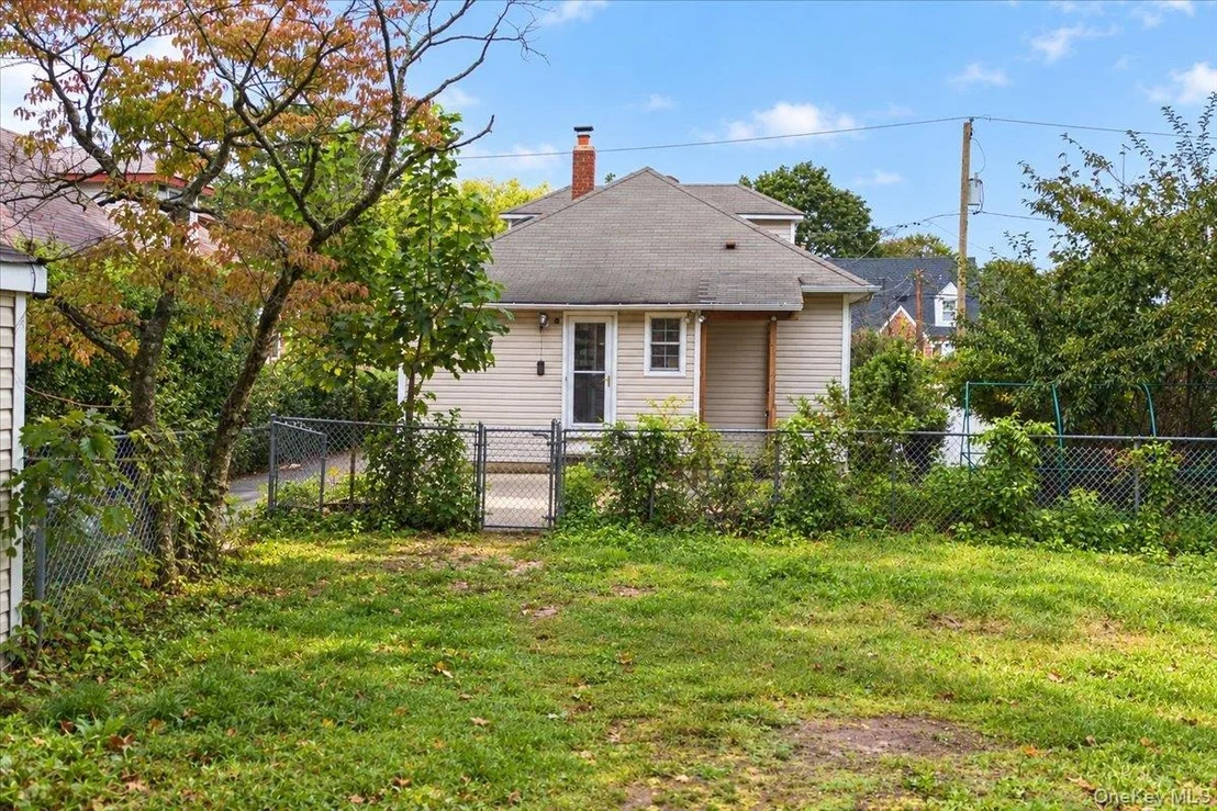 Photo of 25 3rd Avenue