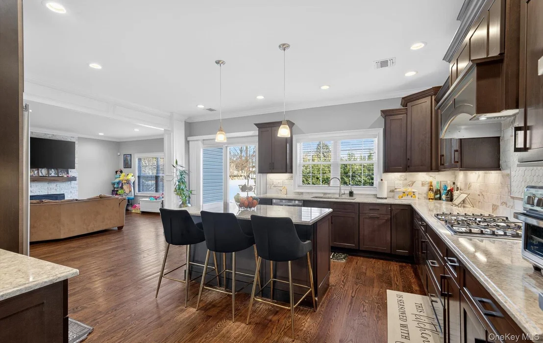 Photo of 805 Pine Place