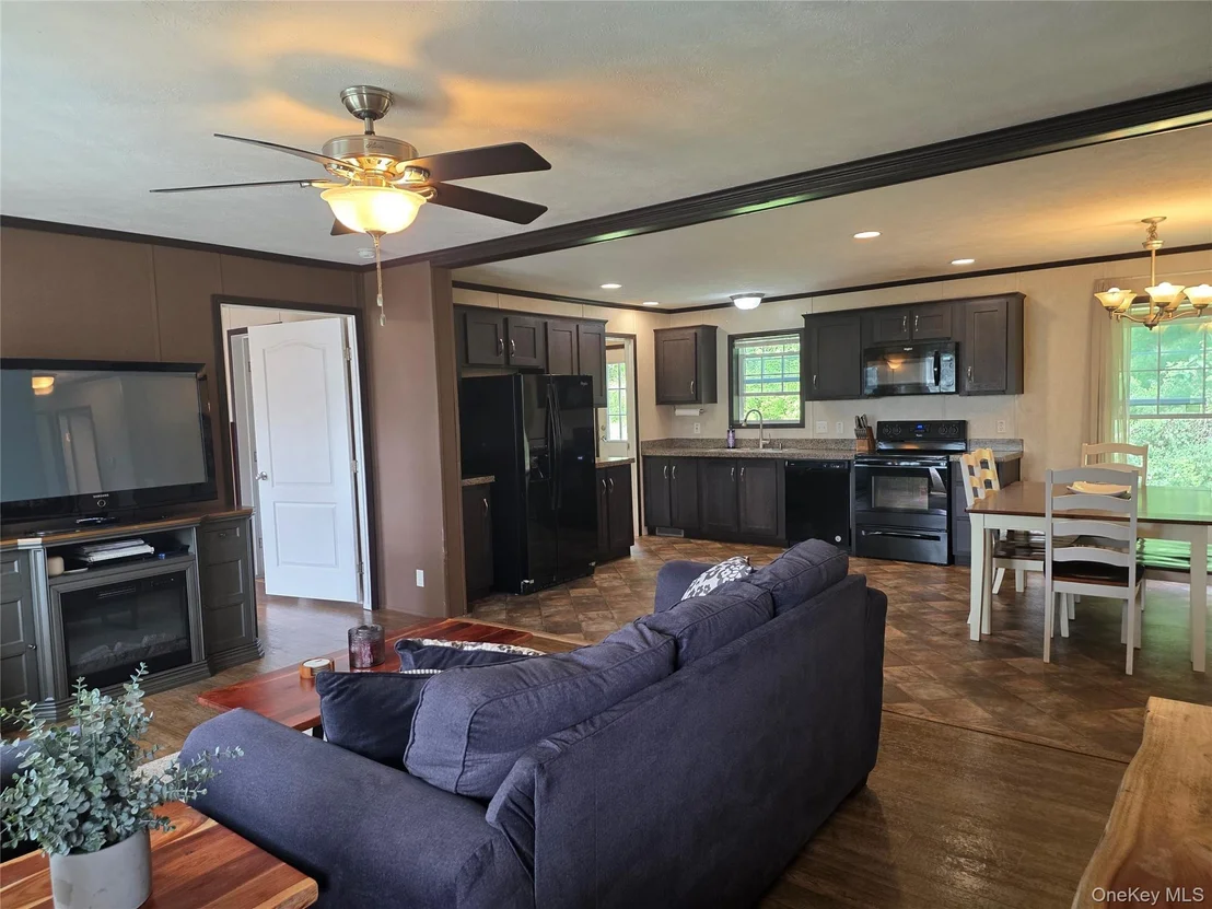 Photo of 559 Lake Road