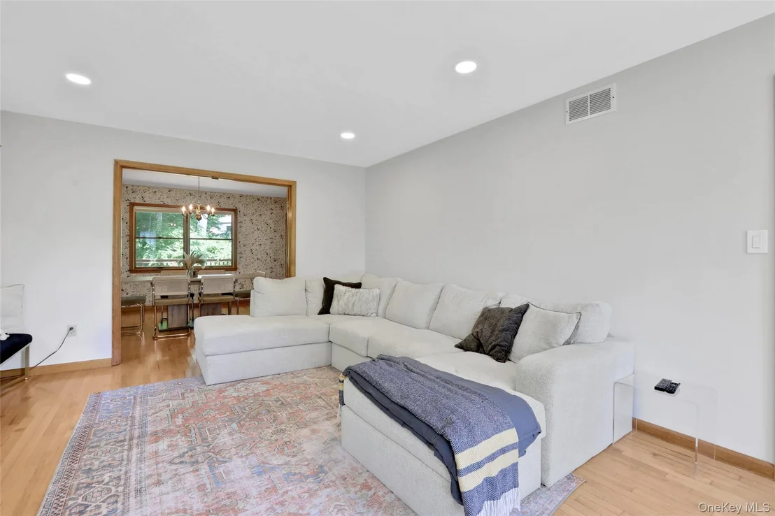 Photo of 8 White Pine Lane