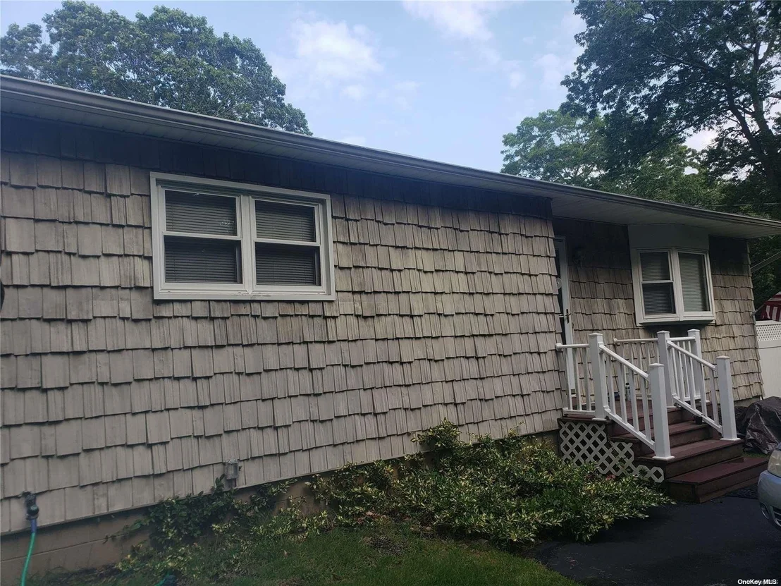 Photo of 90 River Road