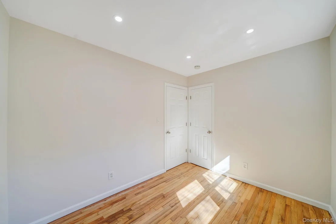 Photo of 2 W Walnut Street