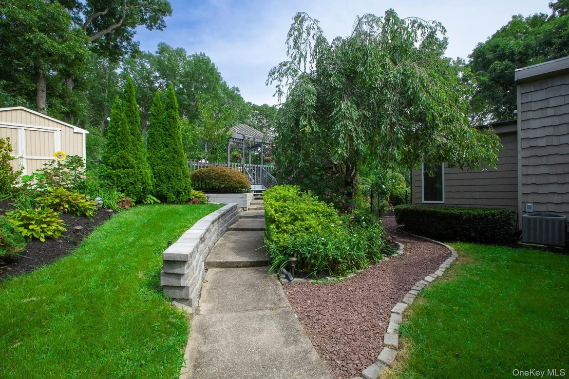 Photo of 30 Long Pond Road