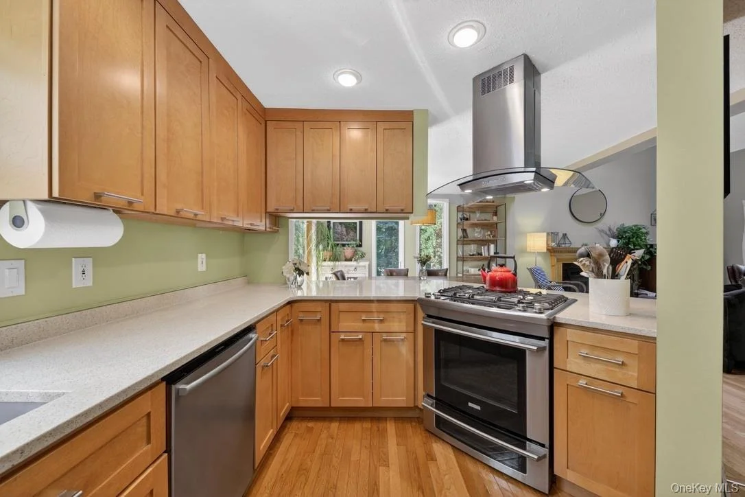 Photo of 305 Oak Lane