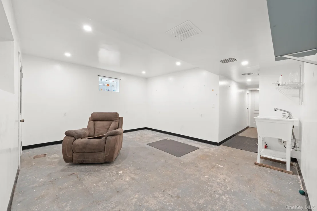 Photo of 160 Stephens Avenue