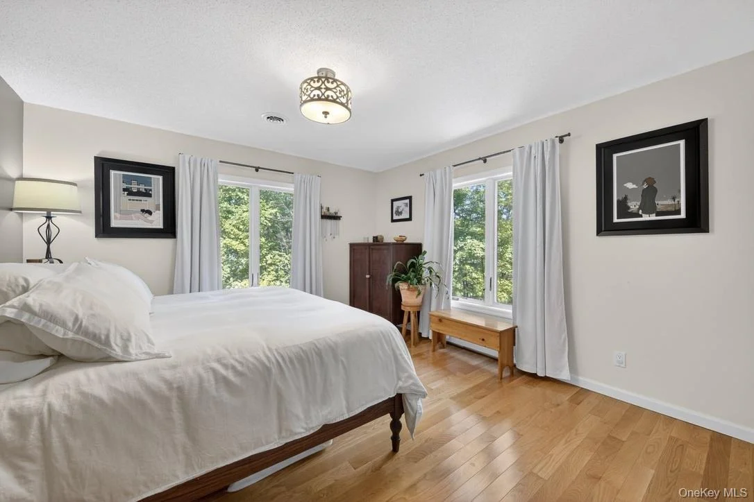 Photo of 305 Oak Lane