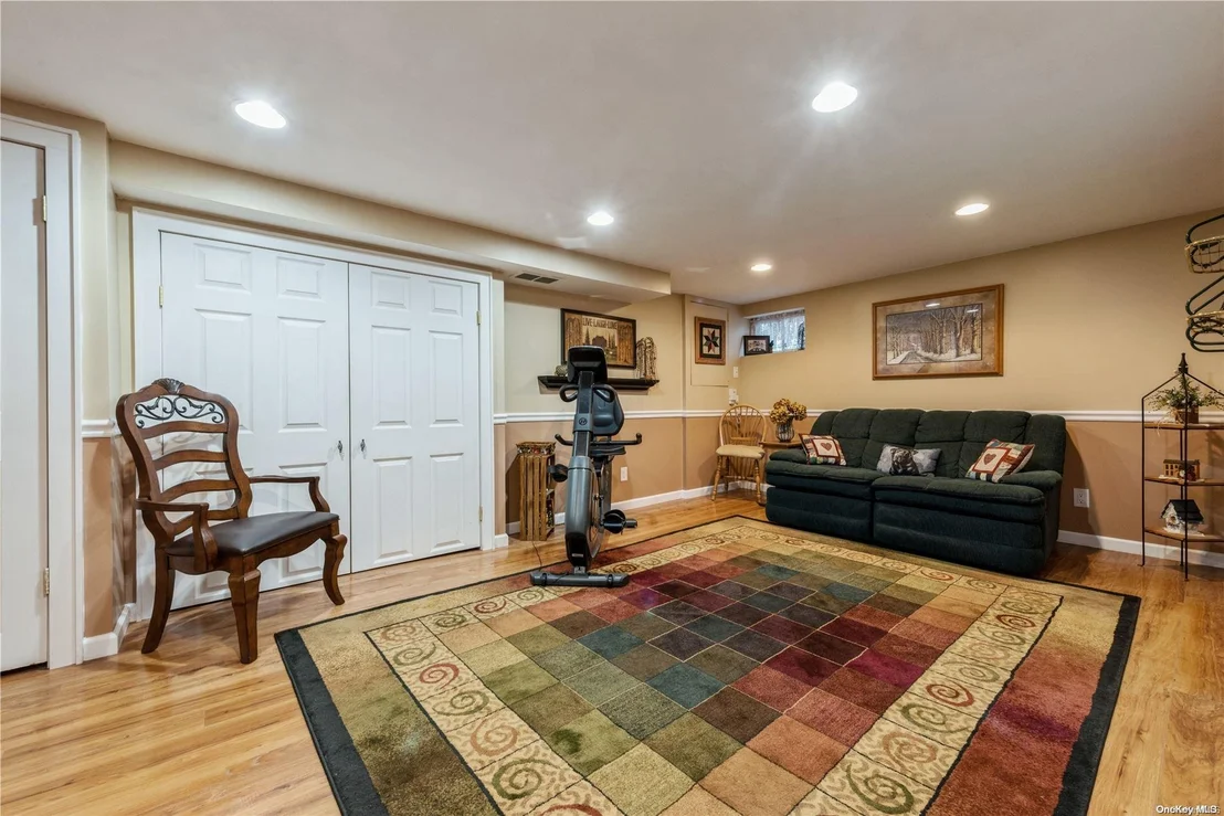 Photo of 9 W Roydon Drive