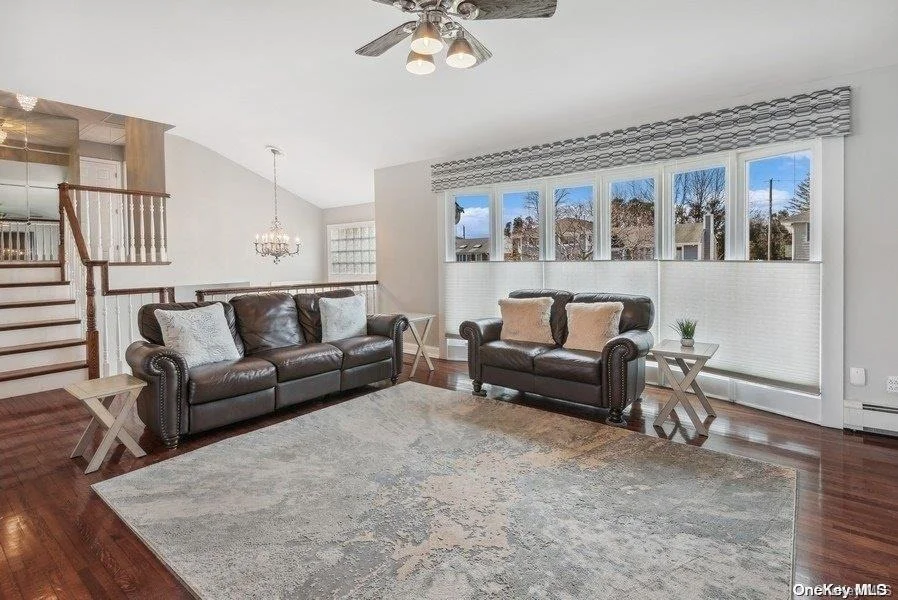 Photo of 28 S Oaks Boulevard