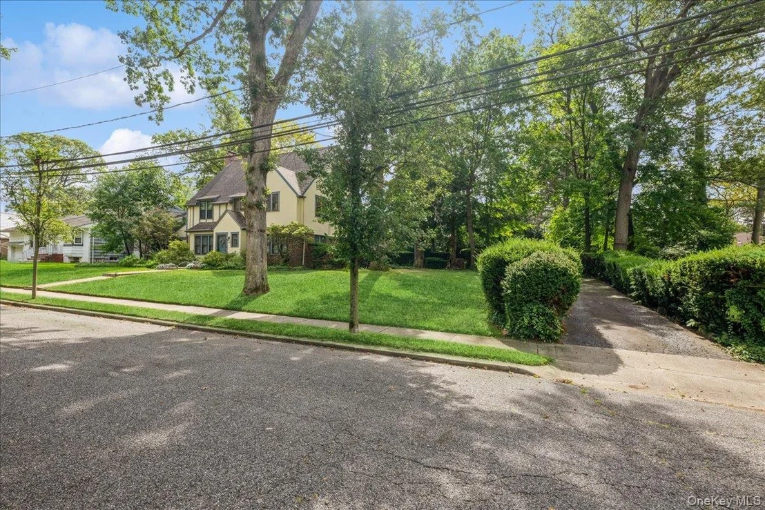 Photo of 187 Moore Avenue