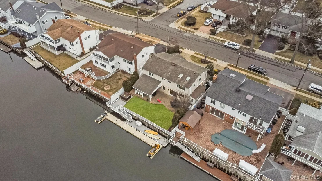 Photo of 2876 Shore Road