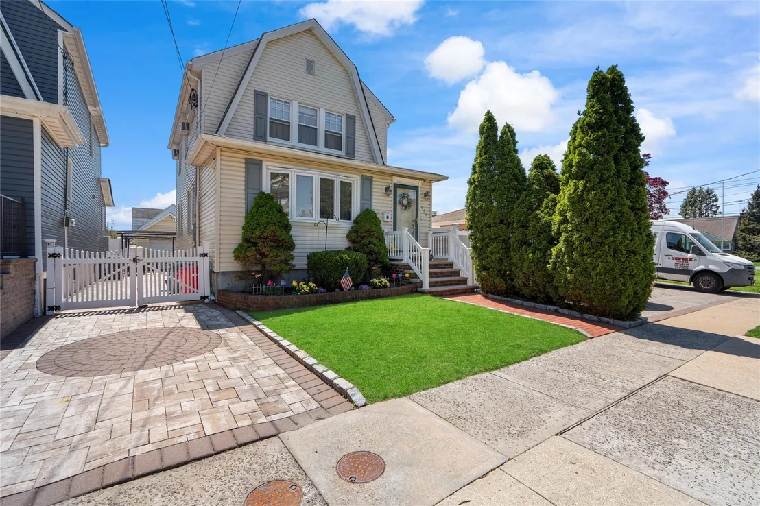 Photo of 665 Gabriel Avenue