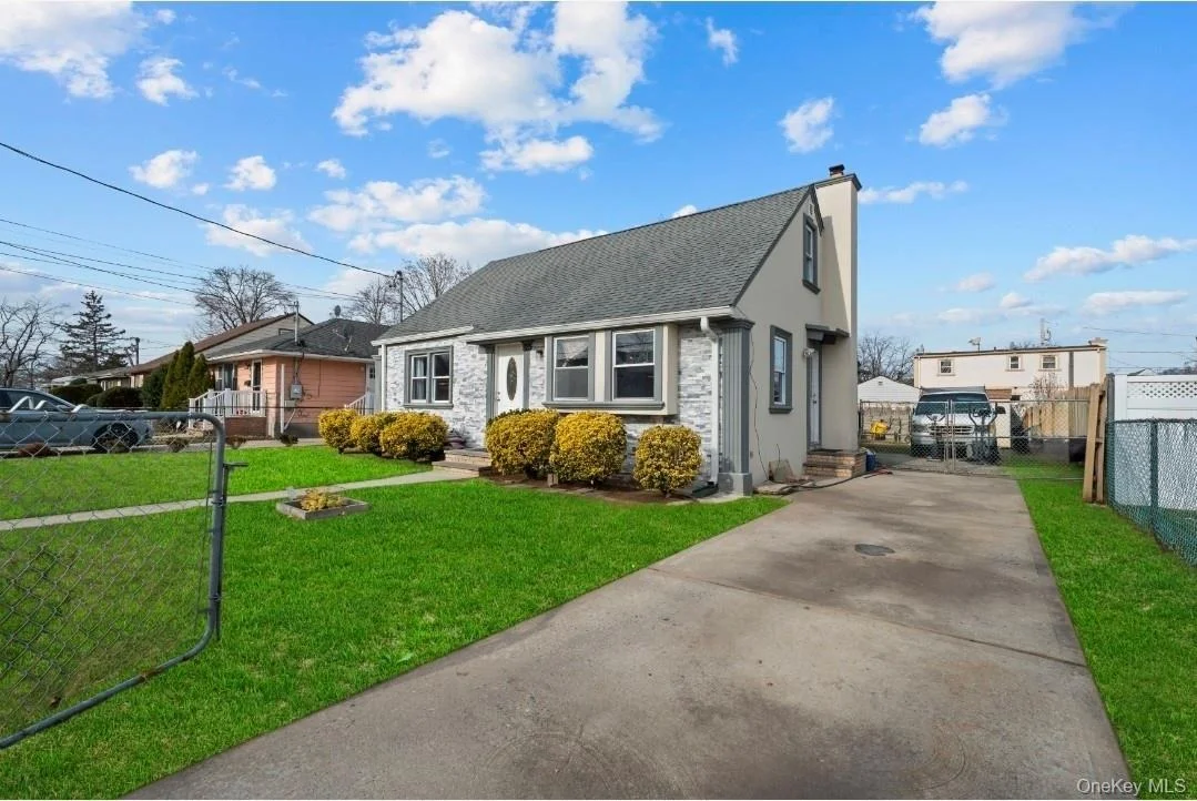 Photo of 225 Windsor Parkway