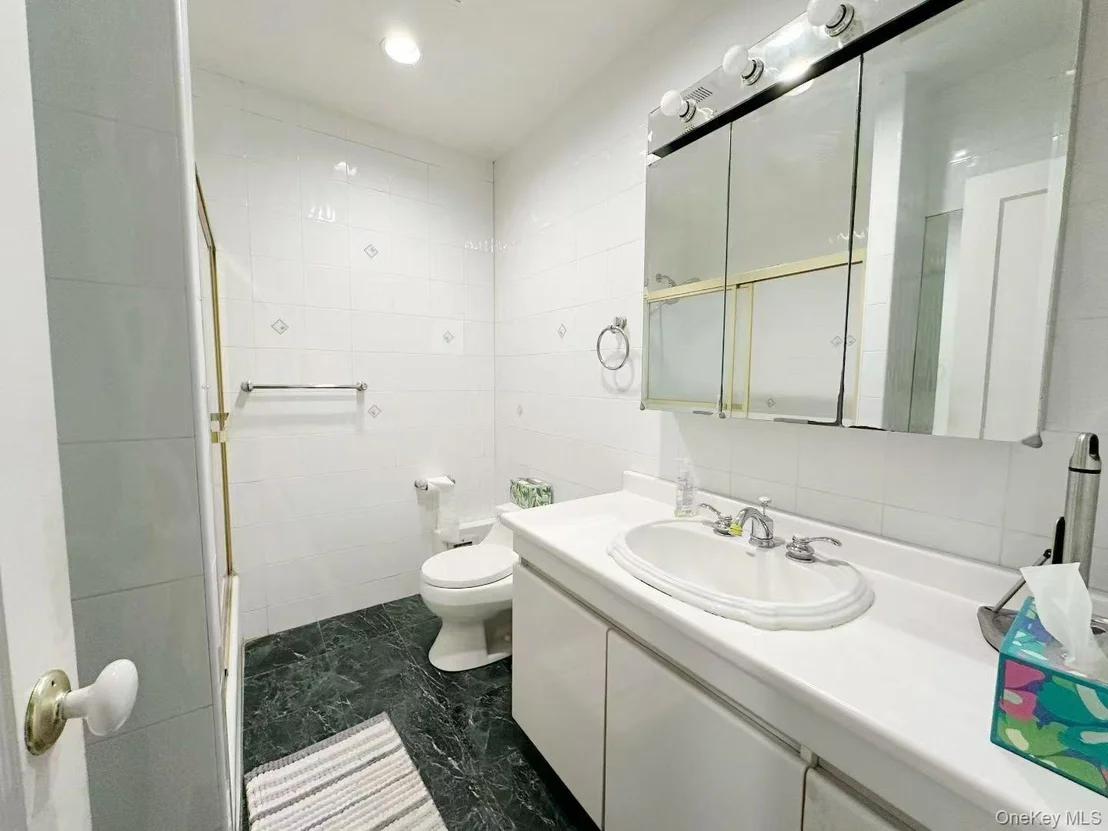Photo of 243 Cushing Avenue