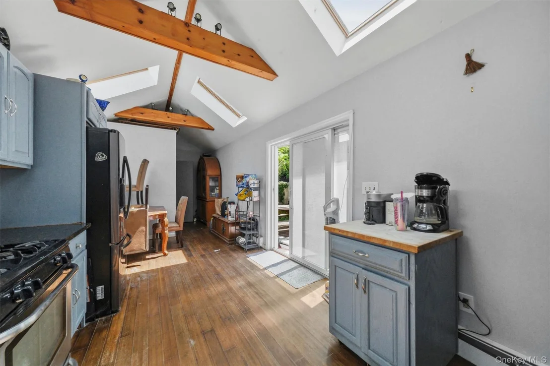Photo of 10 Dutchess Avenue