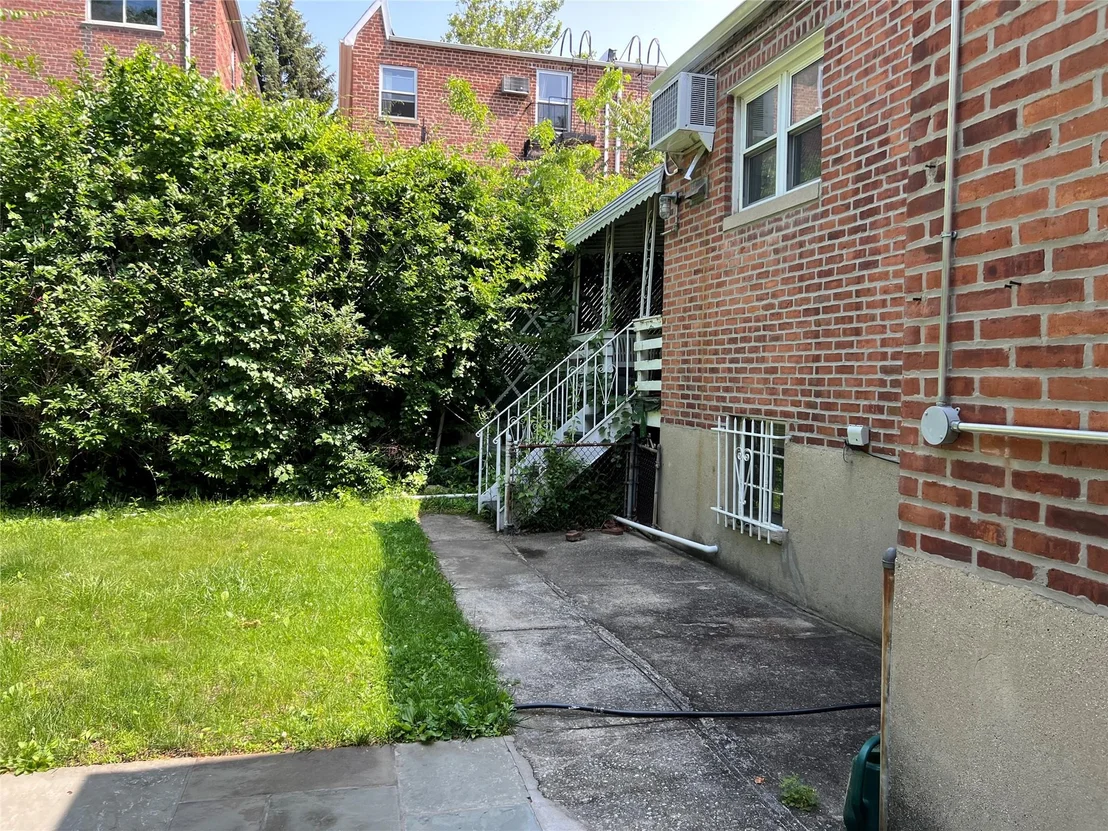 Photo of 2449 Young Avenue
