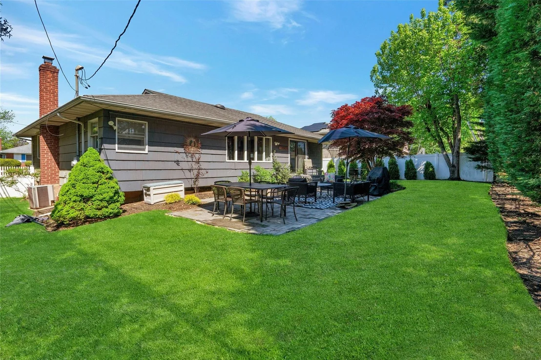 Photo of 142 Sutton Drive