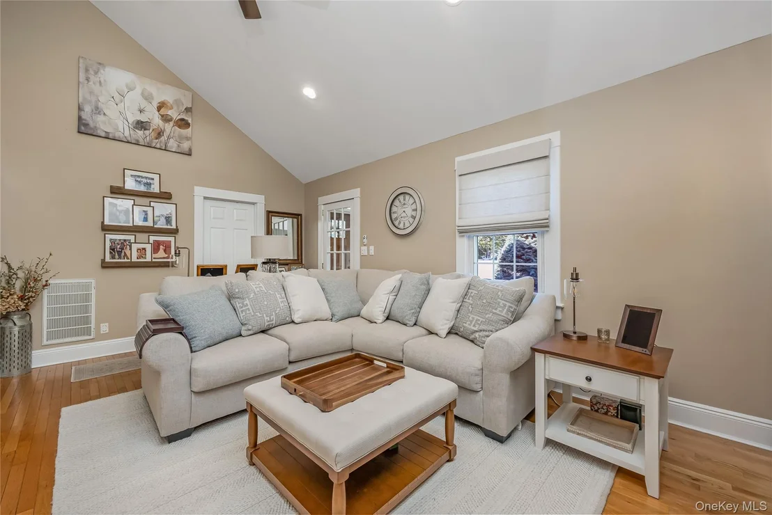 Photo of 242 Islip Boulevard