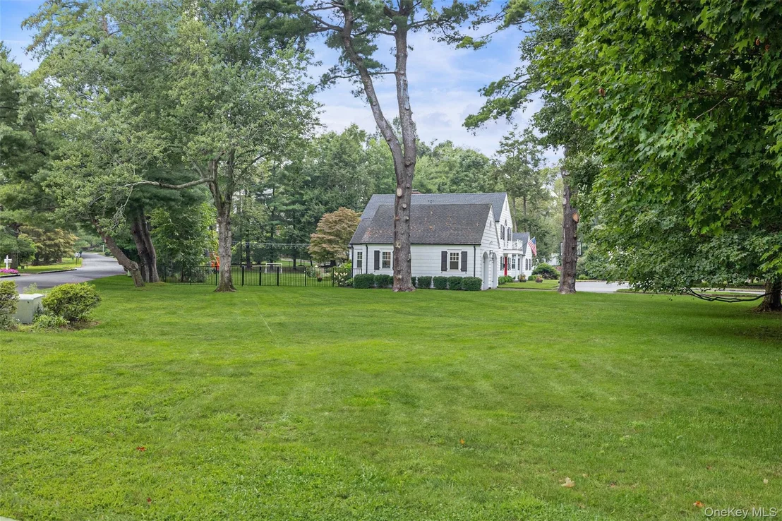 Photo of 18 Lakeside Drive
