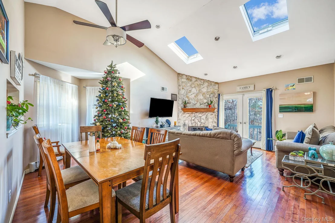 Photo of 973 N Ocean Avenue