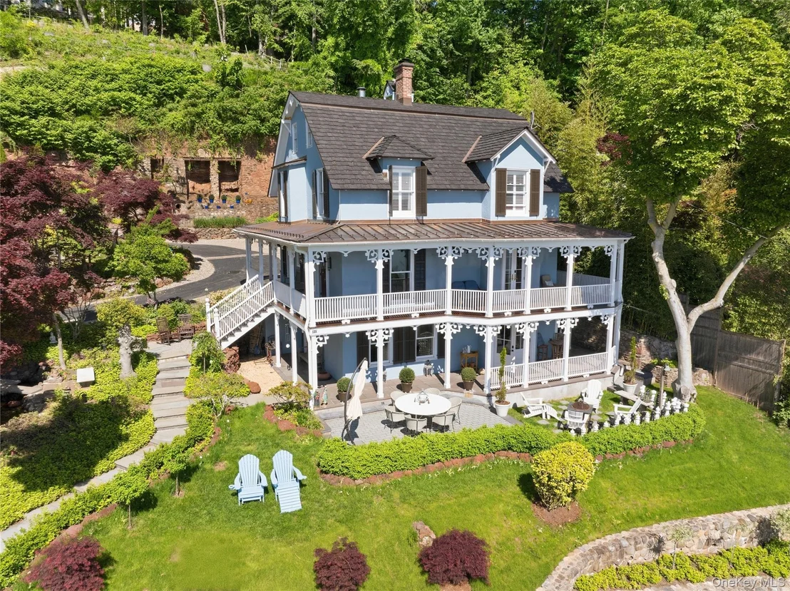 Photo of 91 River Road