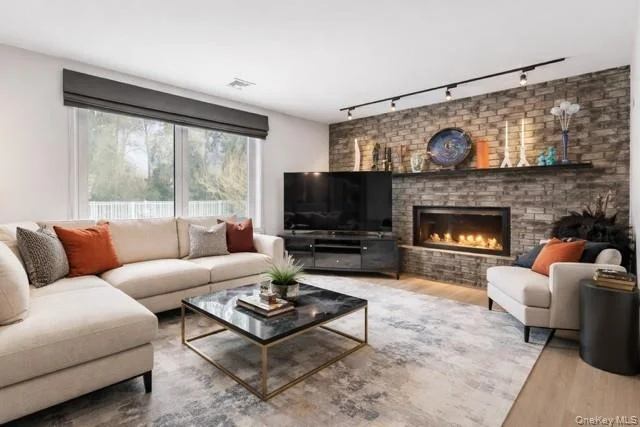 Photo of 890 Thompson Drive