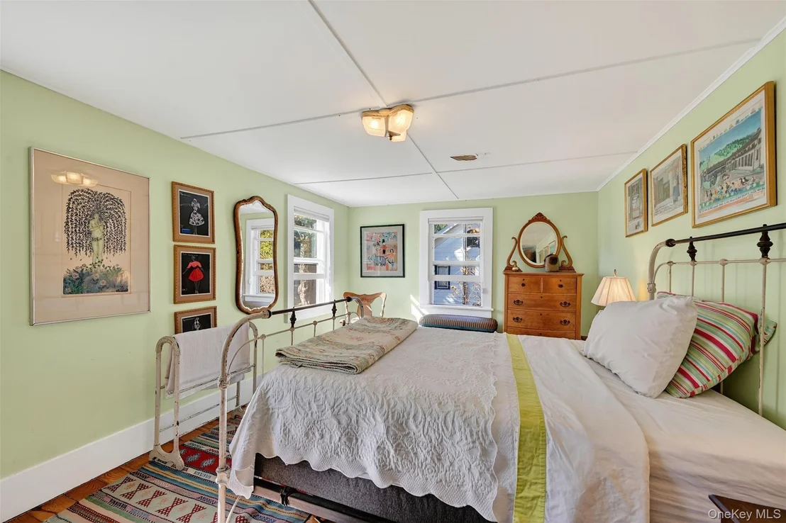 Photo of 48 River Road