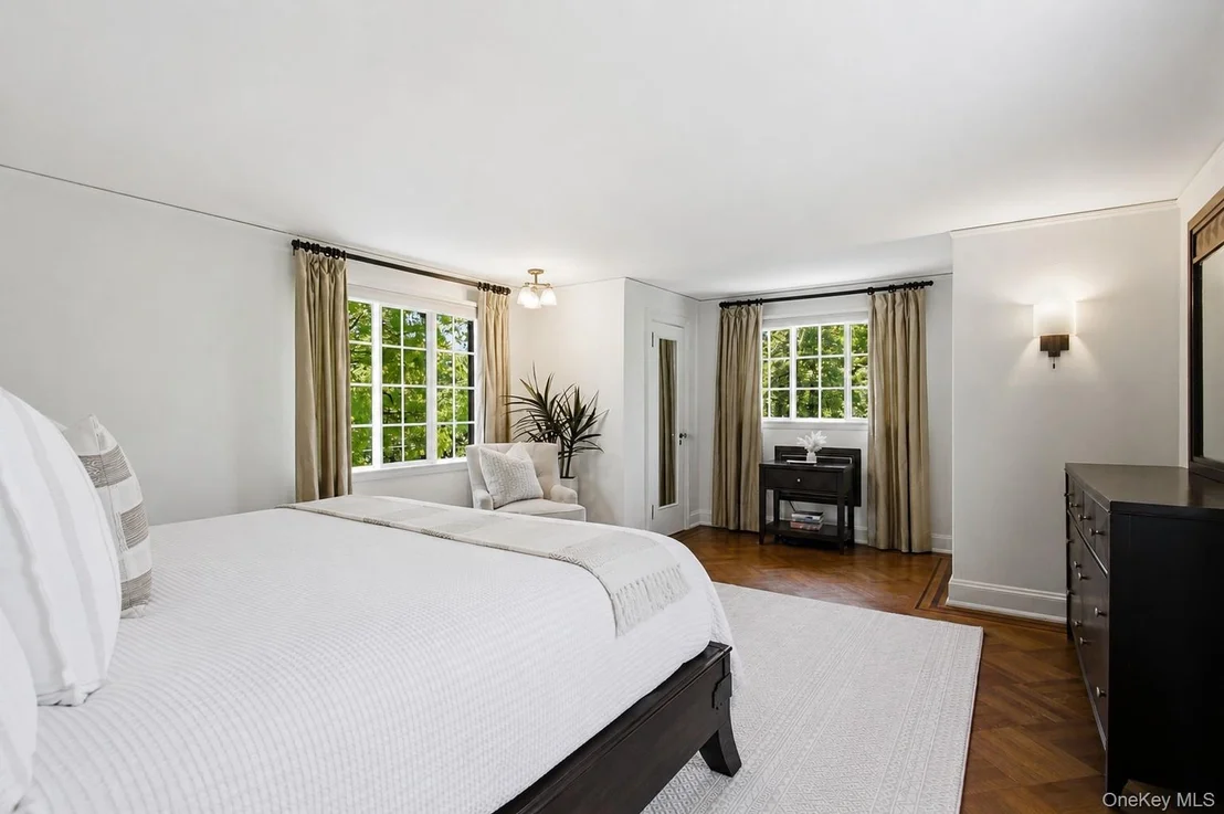 Photo of 449 Pelham Manor Road