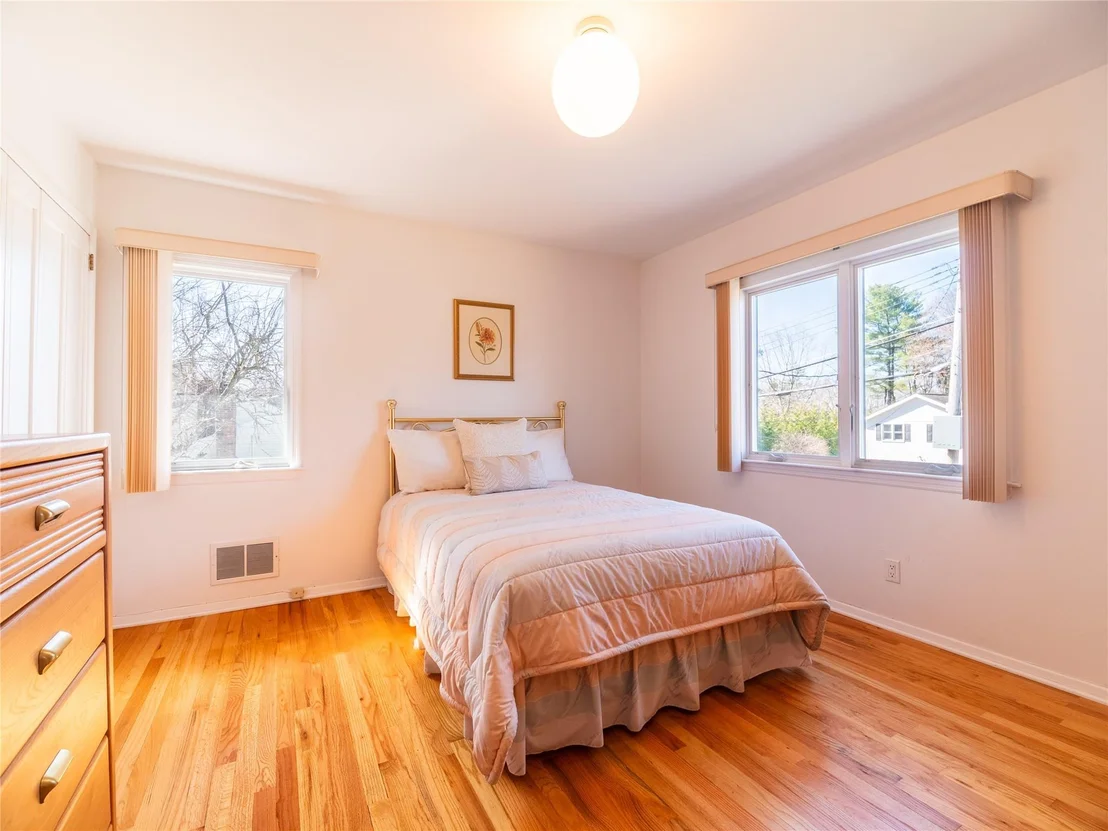 Photo of 9 Mohegan Lane