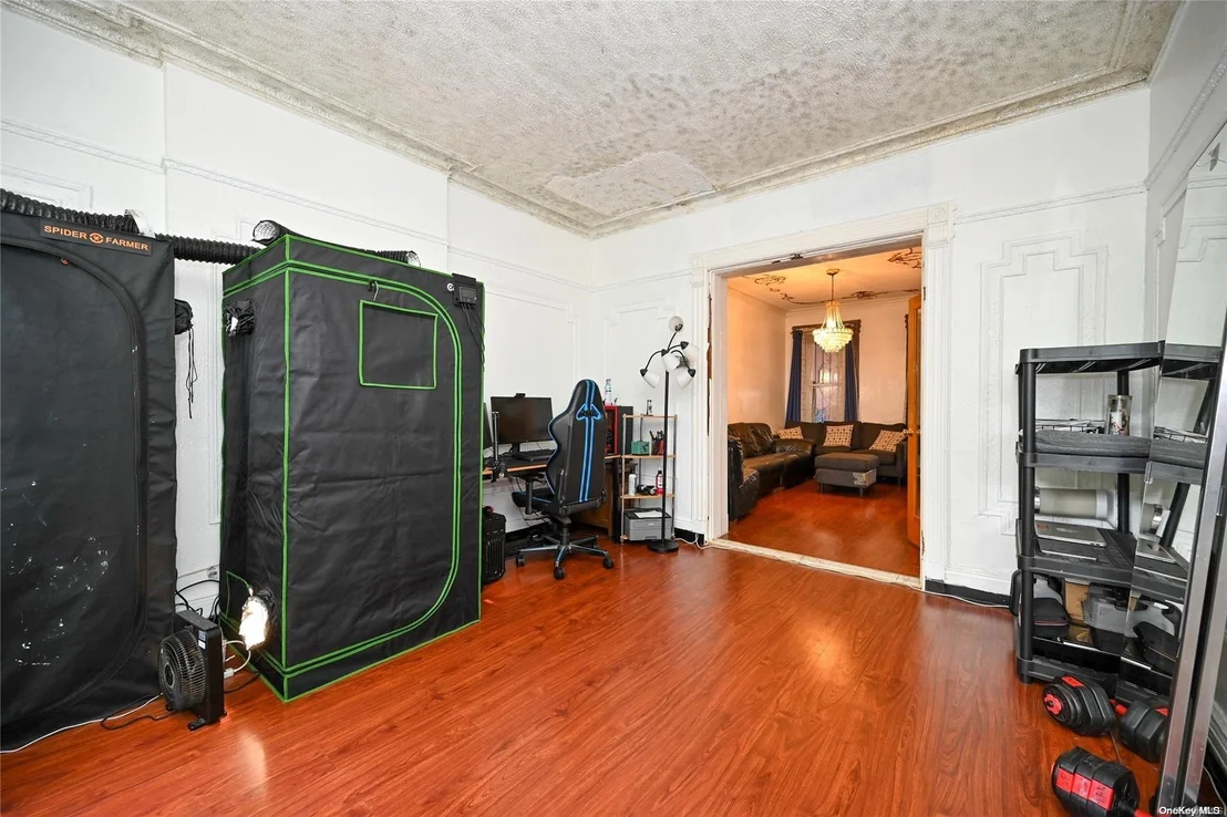 Photo of 468 Crescent Street