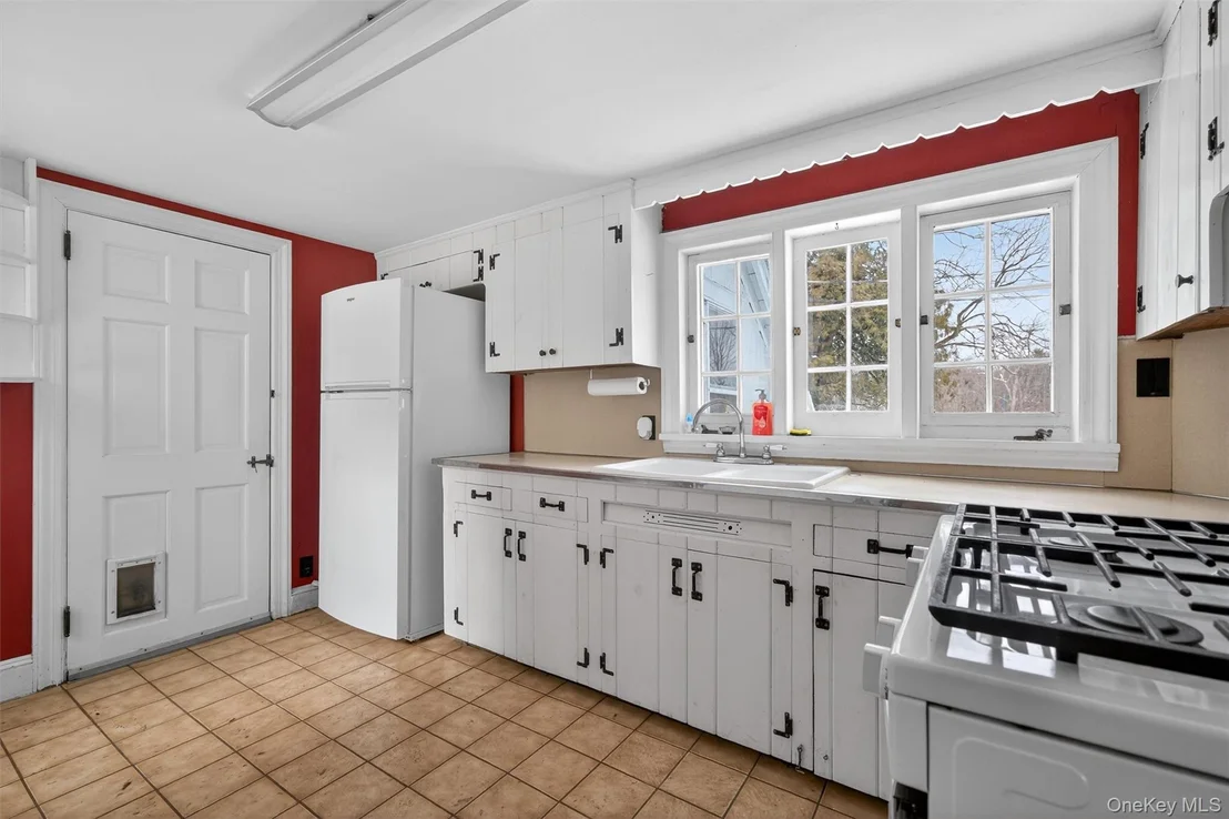 Photo of 74 Onderdonk Road
