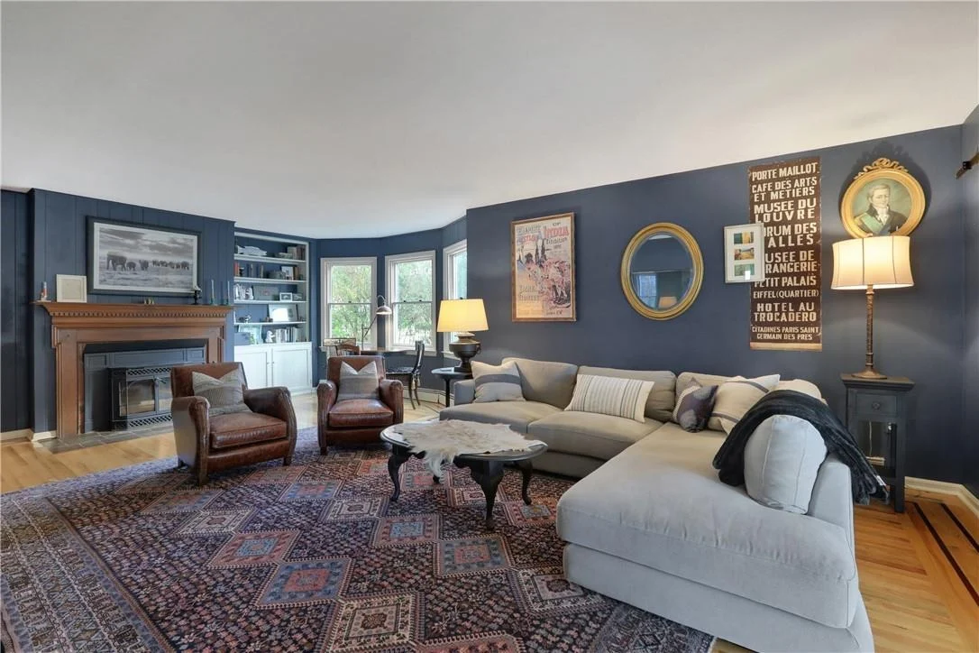 Photo of 323 Lakeside Road