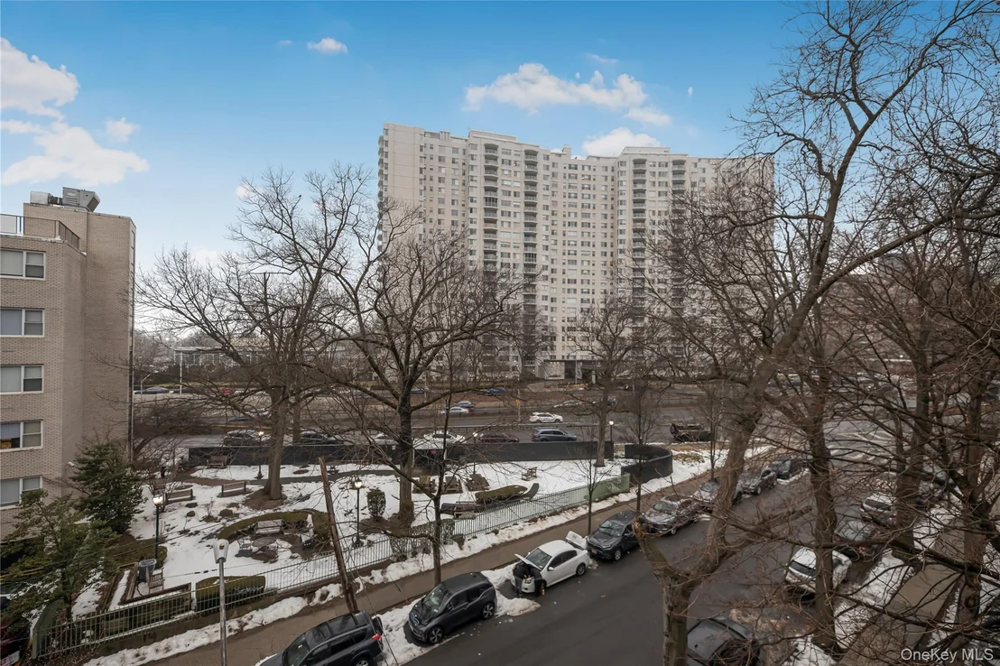 Photo of Unit 5A at 3220 Fairfield Avenue