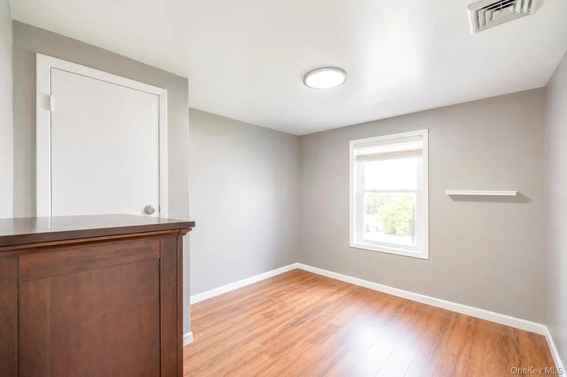 Photo of 28 Mapleton Avenue