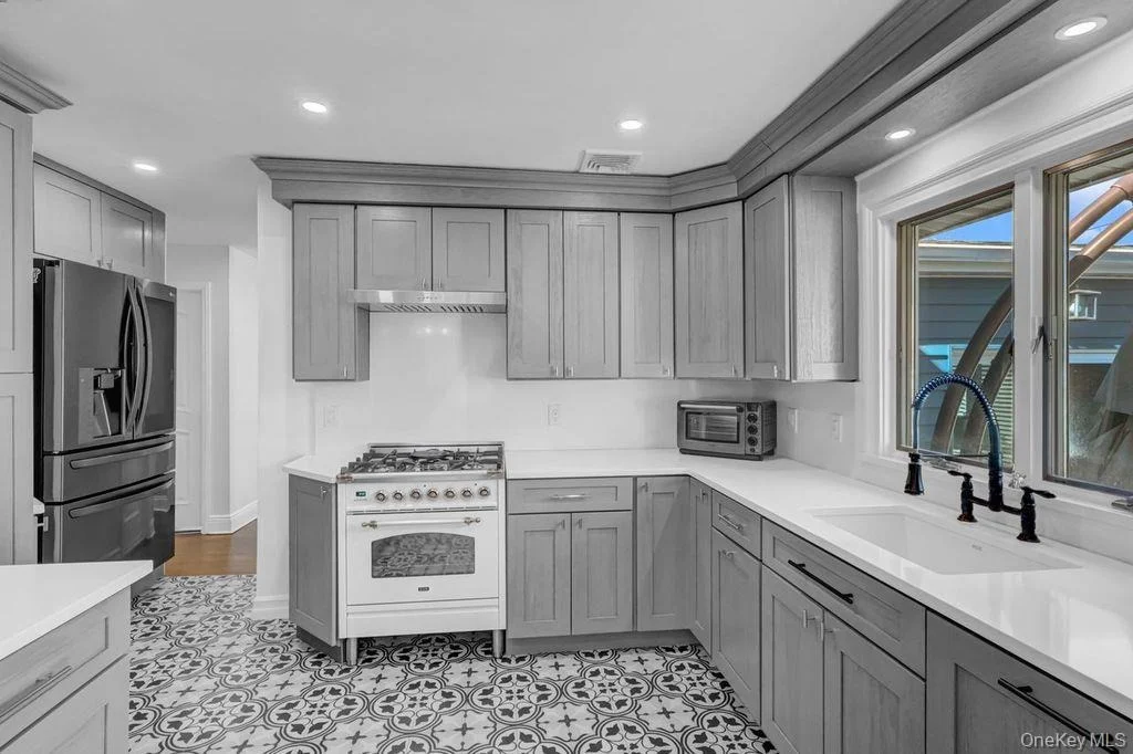 Photo of 545 Mohawk E
