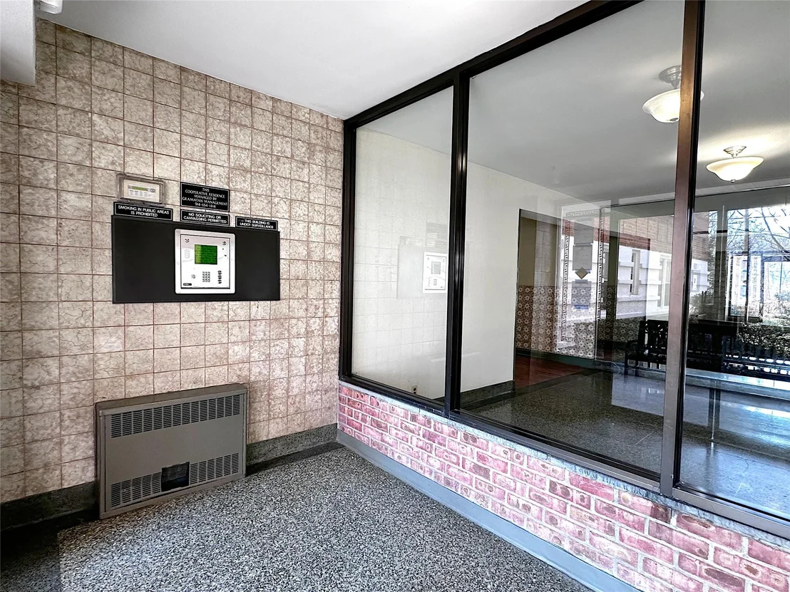 Photo of Unit 3F at 247 Parkview Avenue